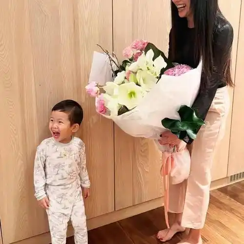 向佐前女友庆祝结婚七周年!