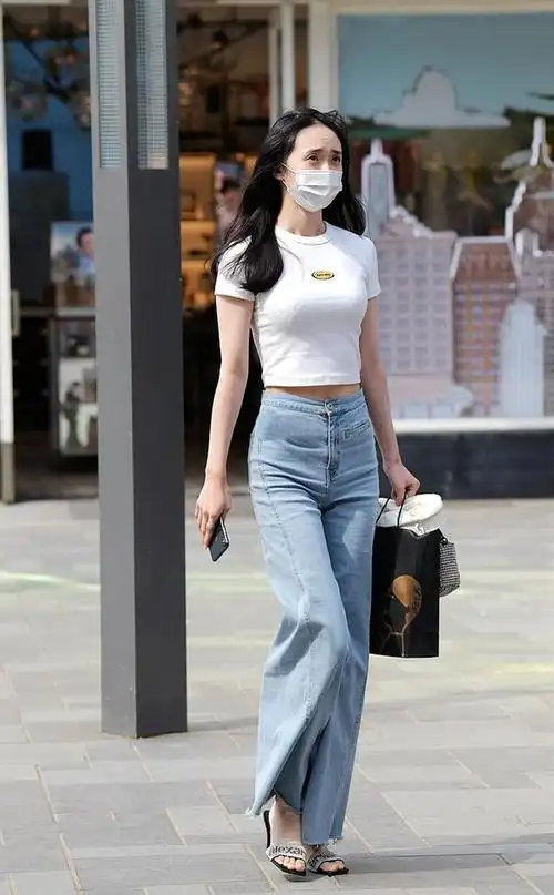 北京三里屯街拍美图(街拍逛街复始三里屯美女积攒了多少美丽方案)(3)