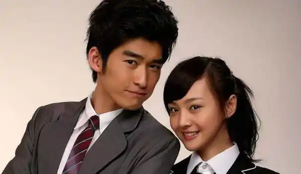 郑爽与张恒恋情首遇尴尬,男方被指吃软饭,回应虽快但苍白无力!