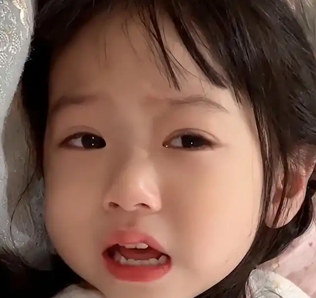 福建一小女孩被蚊子叮又痛又痒,哭得梨花带泪的样子惹网友心疼了