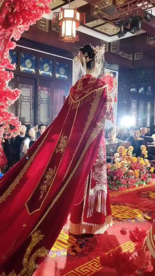 2022爆款凤冠霞帔中式婚礼嫁衣推荐