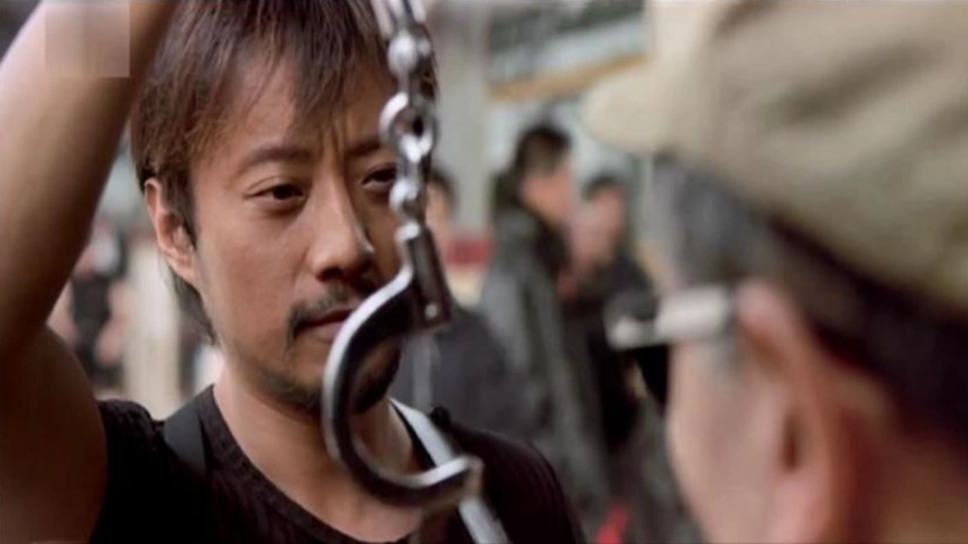 天下无贼:葛优化妆成老大爷准备溜,一回头一双手铐在等他