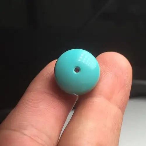 原矿高瓷墩子,尺寸16mm,对孔12mm,整体干净,微白点,喇叭山果冻料!