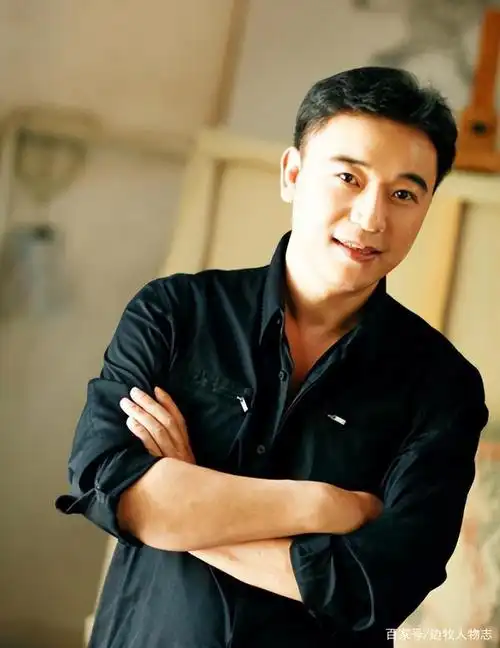 张晞临:三战艺考,50岁才走红,娶美娇妻朱敏,生两儿子很幸福