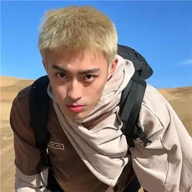 今天小编给大家带来一组很帅气又非常又气质的男生头像,这一组头像每