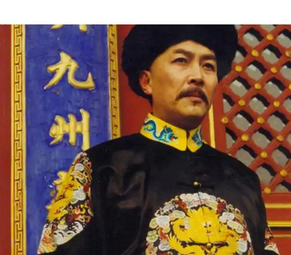 《雍正王朝》中的雍正就空出来了,就在整个剧组都犯难之际,唐国强得知