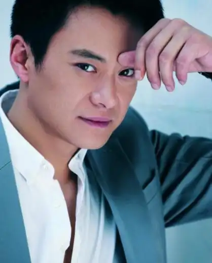 国家一级演员王斑出道33年却不温不火妻子曾是央视当红主持人