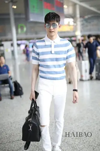 "2018海报街拍instar"候选人张翰的全年街拍合辑:简约时髦,天生的衣