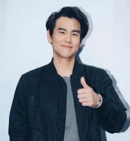 37岁彭于晏生图显沧桑毛孔粗大油光满面阳光气息全无惹心疼