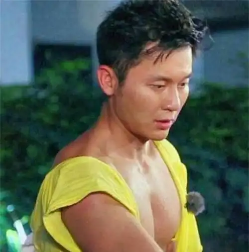 胡歌的腹毛蔡徐坤的腹毛李晨的腹毛都没有他的腹毛狂野