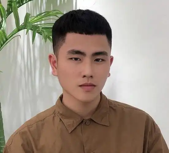 简单的两边铲短发,少不了一款时下很火爆的栗子头发型.