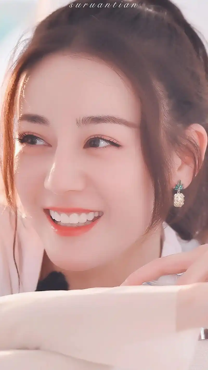 迪丽热巴壁纸笑起来眉眼都是弯弯的女孩子治愈一切的不开心