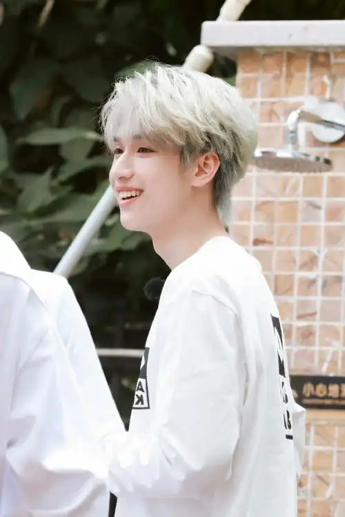 严浩翔笑得好开心