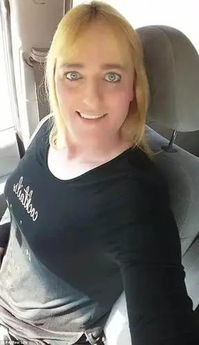 他患有性兴奋症每天高潮上百次 忍无可忍的他选择了变性