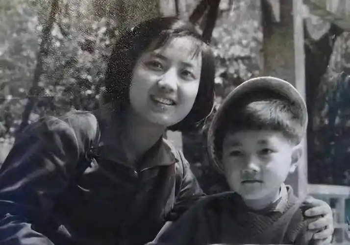 演员李秀明:21岁走红,28岁成影后,40岁卖薯片成亿万富婆_陈强_工作