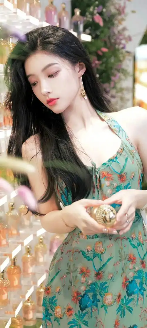 有什么百看不厌的全面屏美女壁纸? - 知乎