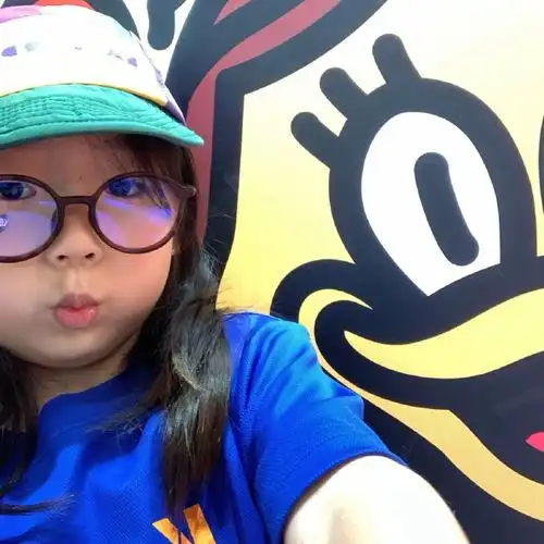 刷抖音刷到徐美翻小朋友的自拍感叹网感原来也可以是天生的!