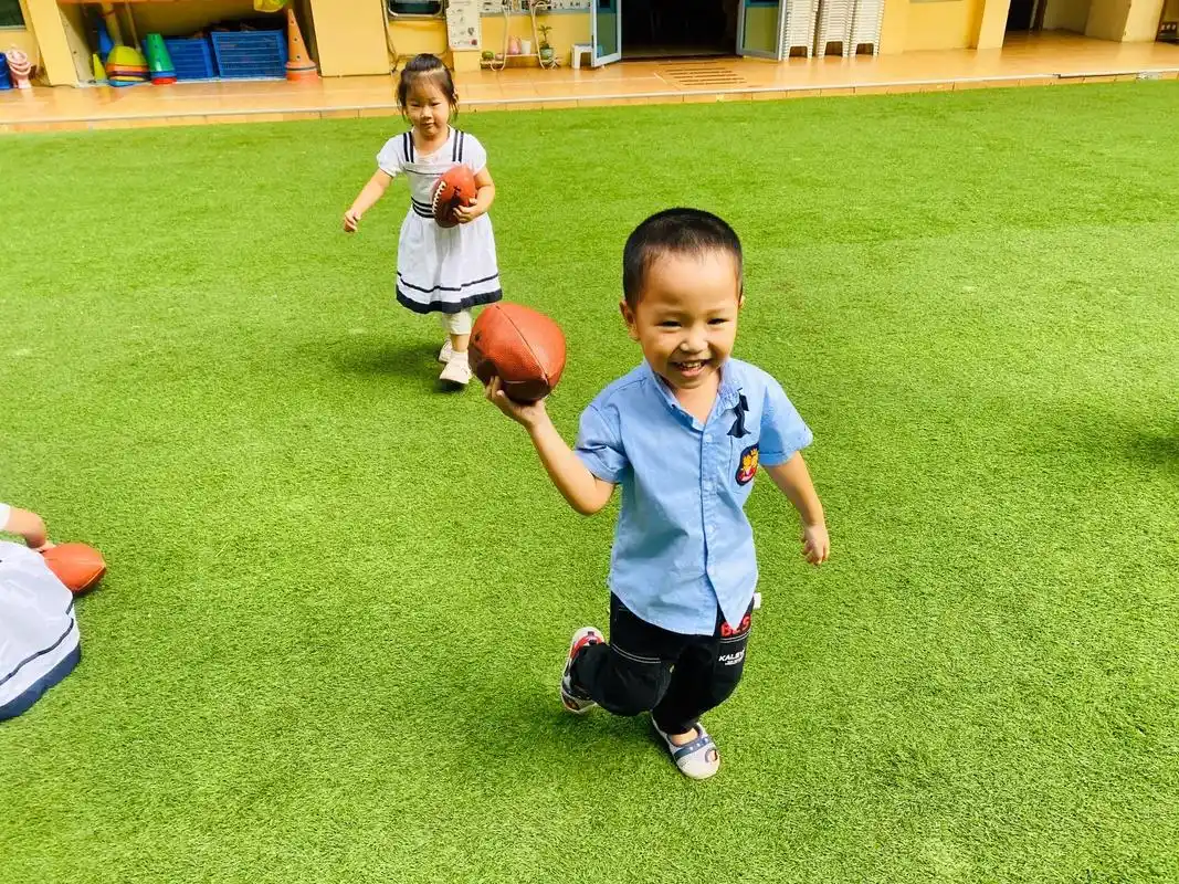 幼儿园小朋友们都是这么可爱 #户外活动嗨起来 #每一张照片 - 抖音