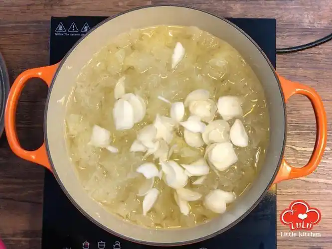 滋润美颜糖水:椰汁百合海底椰雪耳露