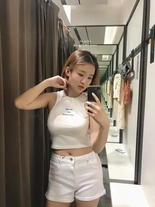 真的非常显胸大!本人平时穿34b的内衣!