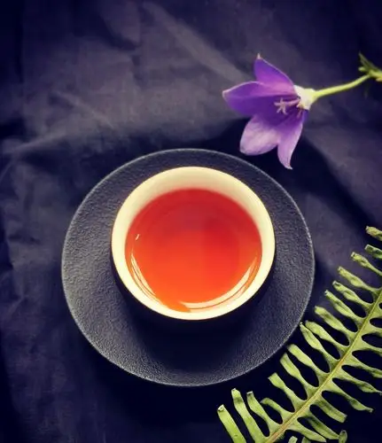 一杯茶以茶消磨黄昏以茶慰藉长夜以茶迎接黎明