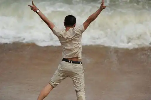 拥抱大海摄影图__男性男人_人物图库_摄影图库_昵图网nipic.com