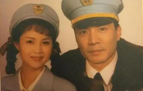 "国家一级演员"茹萍,33岁带7岁女儿嫁二婚老公,今53岁幸福不已