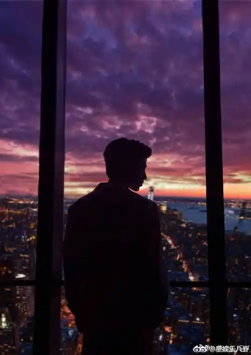 时而乖巧时而霸气时而酷帅绅士 一个背影就可以让你跟他走完一生,感受