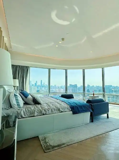 3月30日,有网友曝出沈腾在北京的超级豪宅,瞬间引起网友热议.