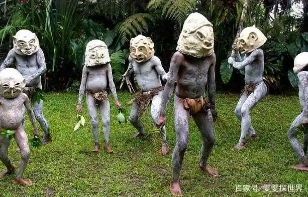 非洲最"奇葩"原始部落:族人一生不穿衣服,仅用泥巴遮盖身体