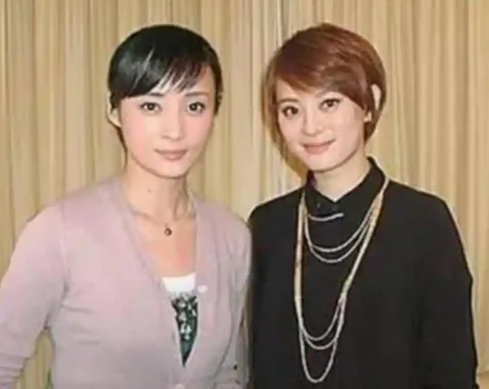 有人问蒋勤勤和孙俪:"大家都说你们两个长得很像.