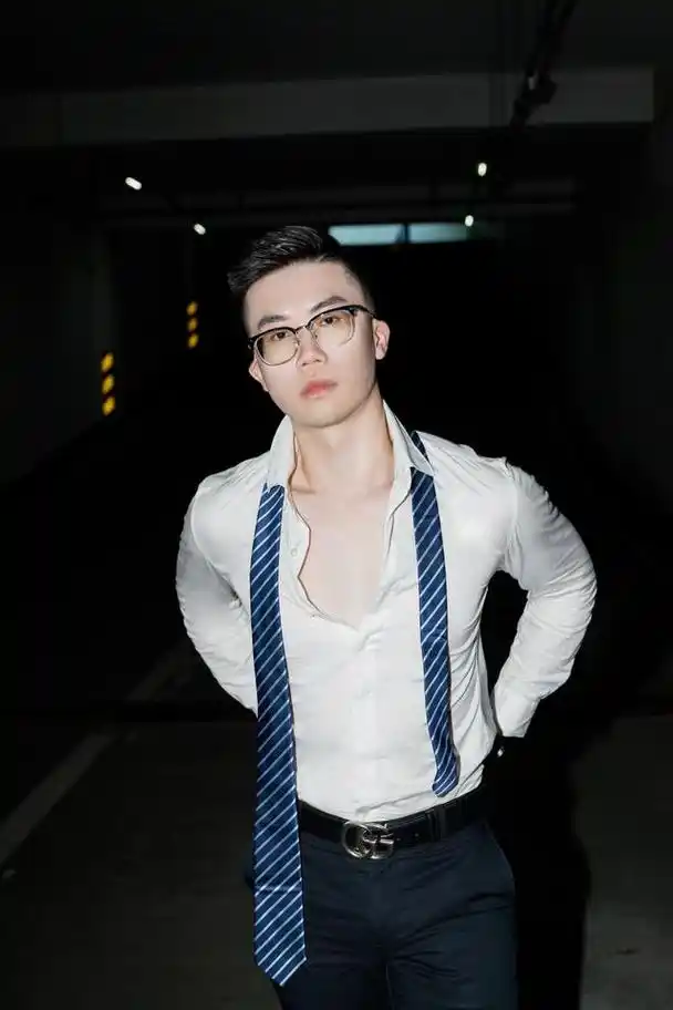 男生拍照技巧怎么摆姿势帅气,男人拍照有这6招最帅姿势就够了~(和正装