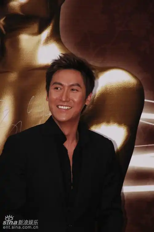 图文:电视剧风云盛典红毯--tvb当红小生马德钟