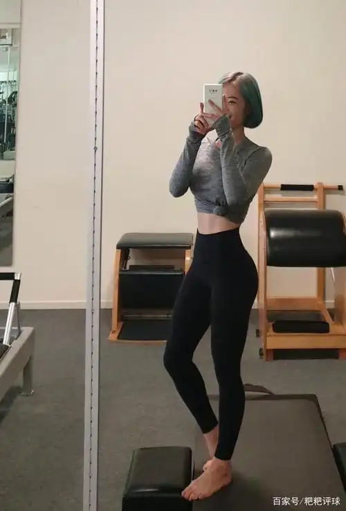 可爱妹子晒出健身美照!甜美长相 s身材你喜欢吗?