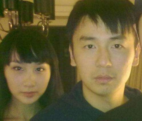 雷佳音金屋藏娇,老婆是大学同学,网友盛赞:原来这么漂亮!