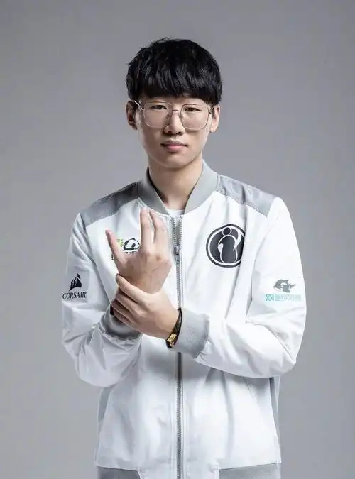 ning:我本楚狂人凤歌笑孔丘