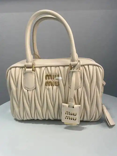 miumiu  #miumiu2022  #miumiu  #miumiu包包
