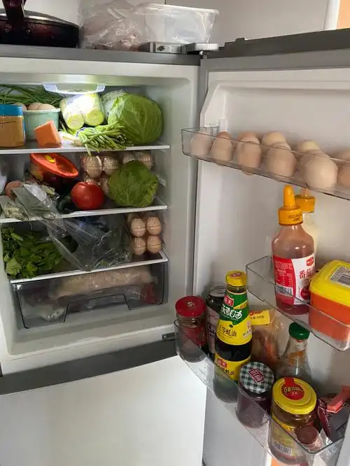 看着我们的冰箱真是满满的安全感