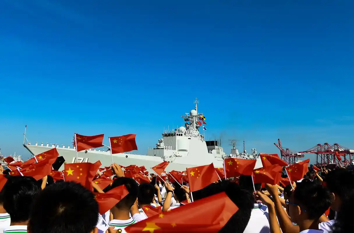 万里海疆写忠诚——记海军某驱逐舰支队海口舰(1)