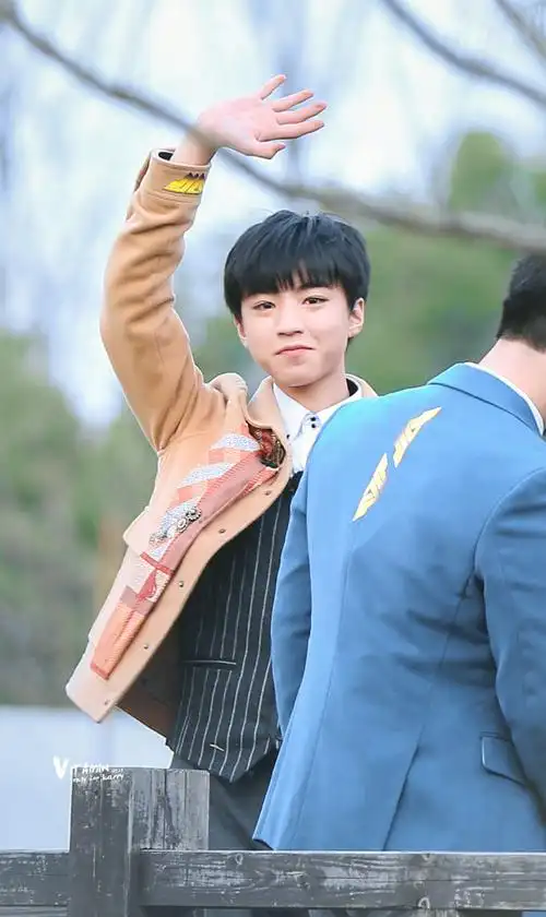 "晚安,小凯.@tfboys-王俊凯cr.logo回望