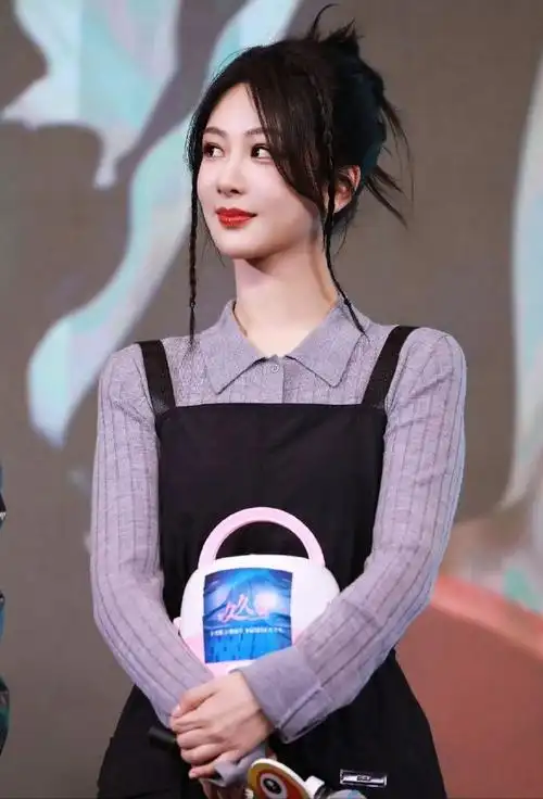 生图如照妖镜杨紫老了和小8岁范丞丞像隔了辈分下巴缺一块