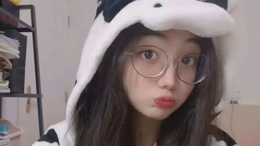 两张照片揭露满天星小姐姐真实身份,网友:怪不得唾弃网红_腾讯新闻