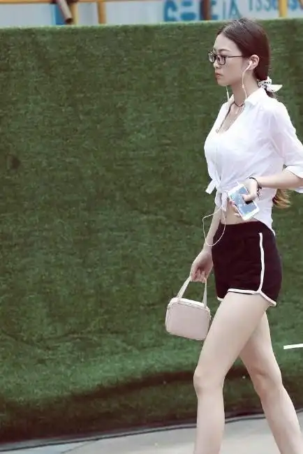 重庆夏日美女,呗侬阵阵清凉