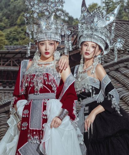 新款少数民族风婚纱姐妹装旅拍约拍摄影服饰新娘婚纱照套装