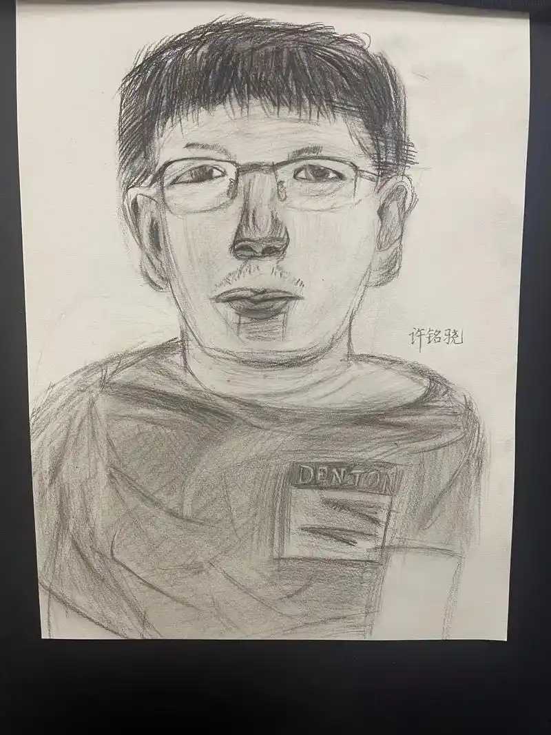 素描人物 #努力吧少年 #爱画画的男孩 孙子画作,半小时收 - 抖音