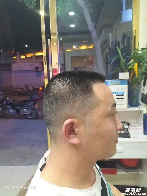 男士剪平头能体现出阳刚之气!更加精神与强大!