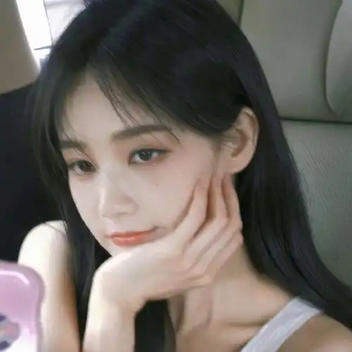 毕竟谁能够不喜欢看漂亮姐姐如此温柔而又治愈的画面,实在是太能够