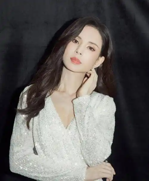 57岁仍单身,"小龙女"李若彤发美照庆生,终于说出未婚原因_女神_时间_