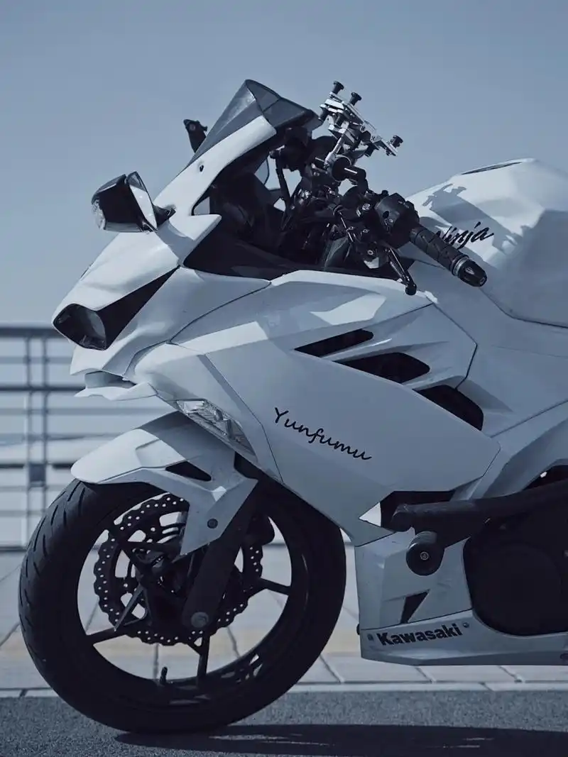 超帅白色川崎ninja400|机车摄影 梦想一旦开始,便无法停止.