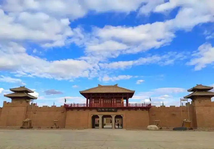 保护单位阳关遗址建成的国家aaaa级旅游景区,西南距离敦煌市区70公里